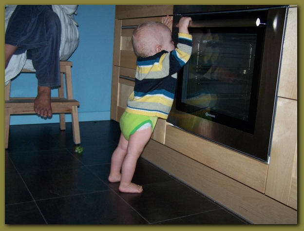 599x448 pixels (210K)